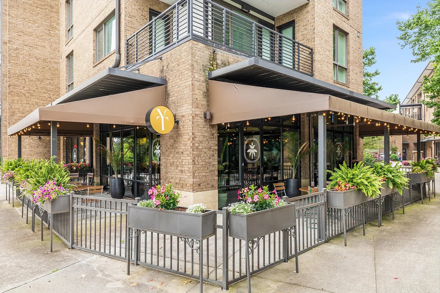 Restaurant in the building - 200 Manufacturers Rd