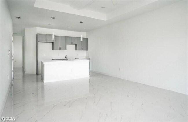 Building Photo - 2427 Mansfield Ave S