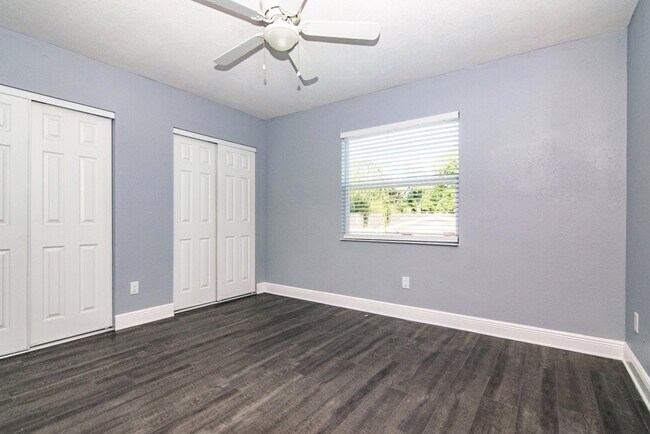 Building Photo - 107 Karde Ln