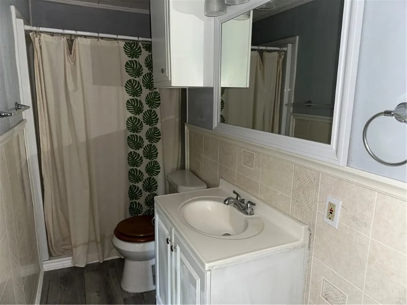 Building Photo - 1026 Northcliff Dr