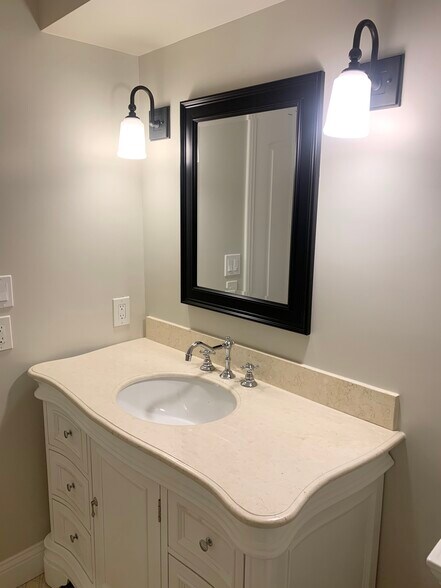 Powder Room - 7560 Hollywood Blvd