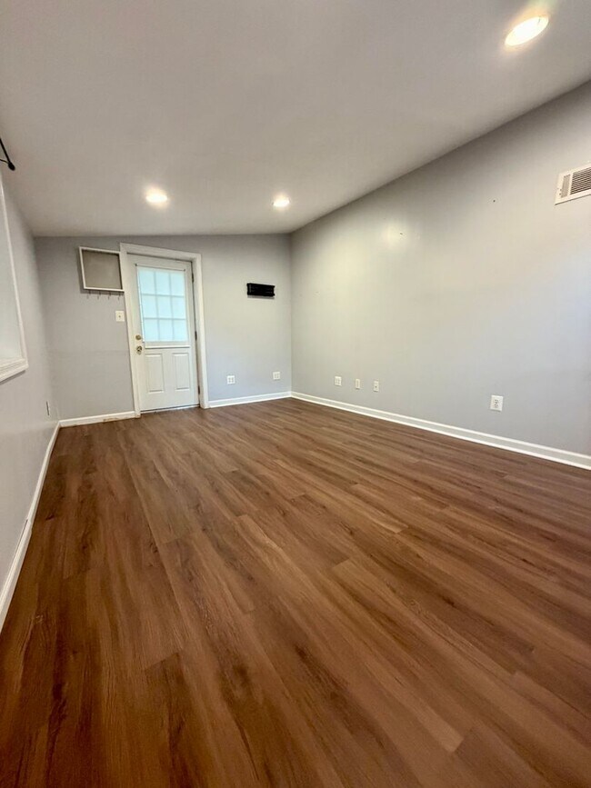 Building Photo - 300 Winding Way