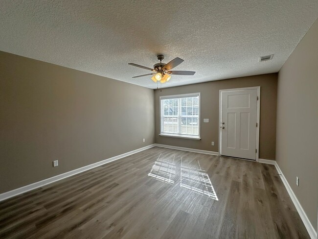 Building Photo - 419 Peters St