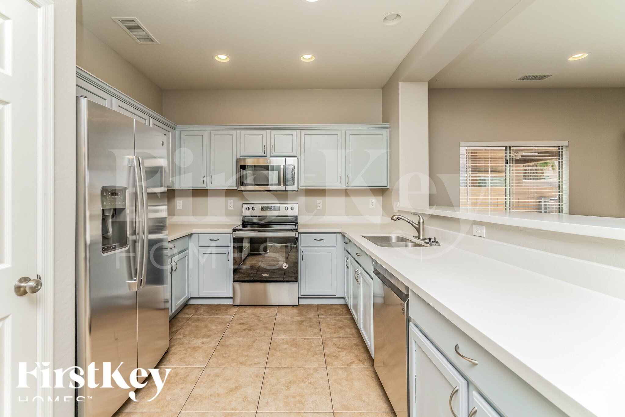 Building Photo - 931 W Oak Tree Ln