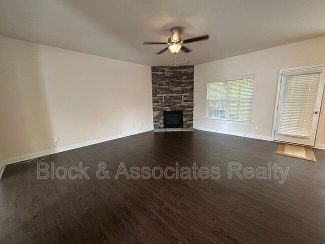 Building Photo - 1464 Land Grv Dr