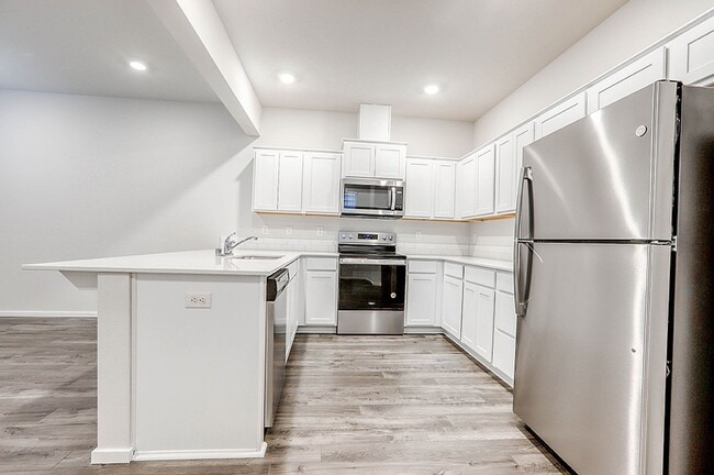 Building Photo - 3 Bedroom 2.5 Bathroom Home with Beautiful Finishes!!