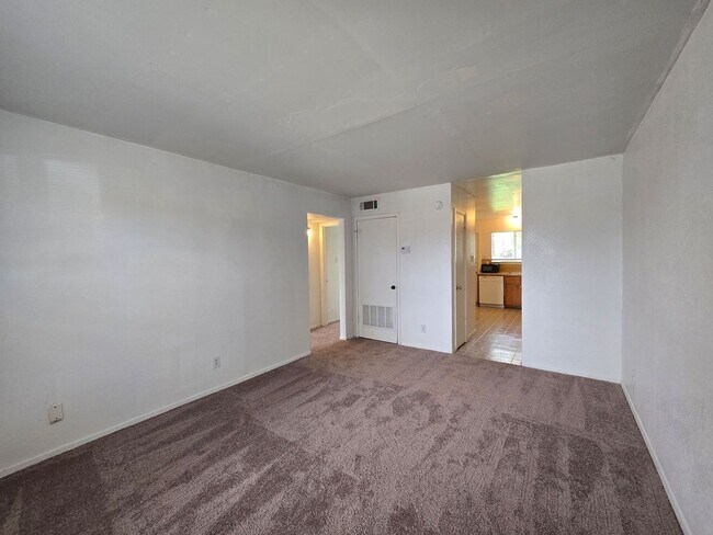 Building Photo - 1305 Quail Cir
