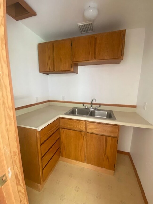 Building Photo - Private / executive 3/2 by Sequoia Park