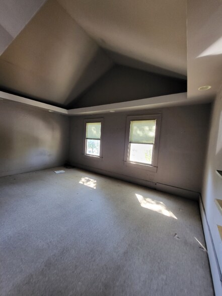 Building Photo - 2135 W 30th St