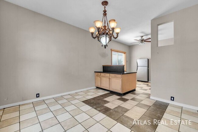 Building Photo - 853 Emeril Ave