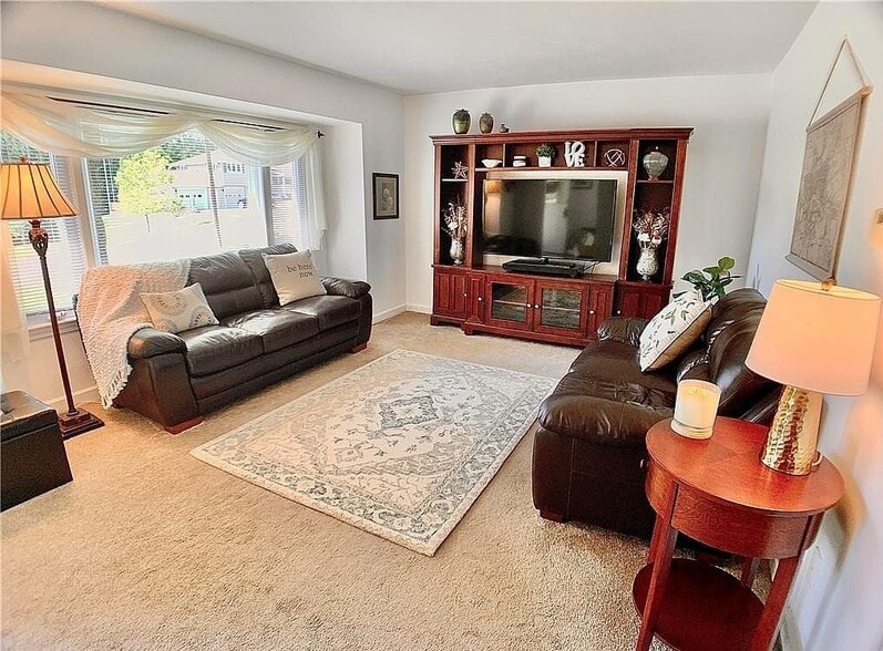 Building Photo - 60 Willow St