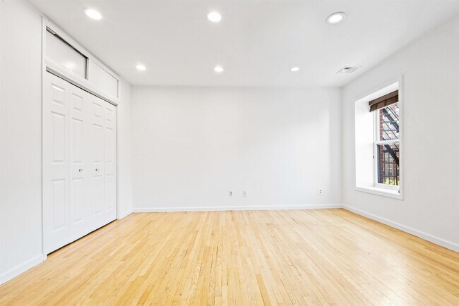 Building Photo - 300 Hudson St