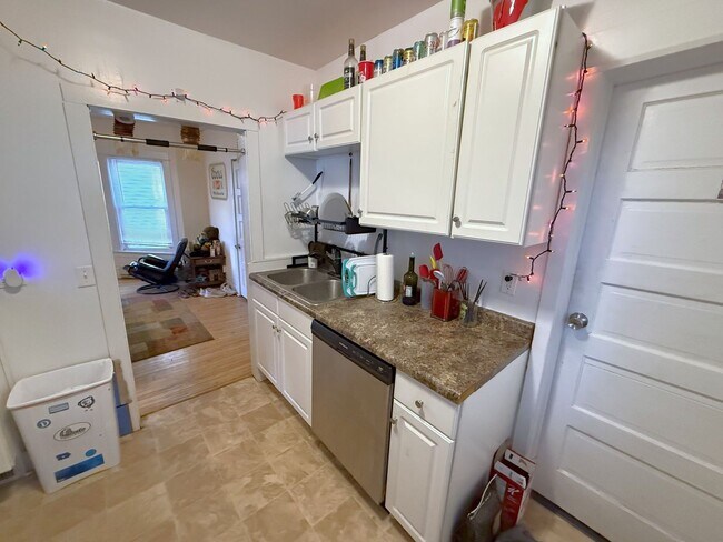Building Photo - 1117 Bowen Ct