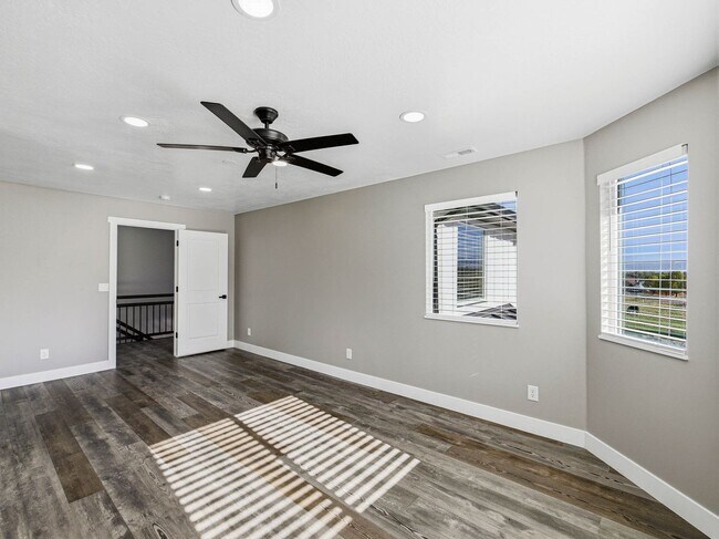 Building Photo - RES_O VAN DER WATT_14512