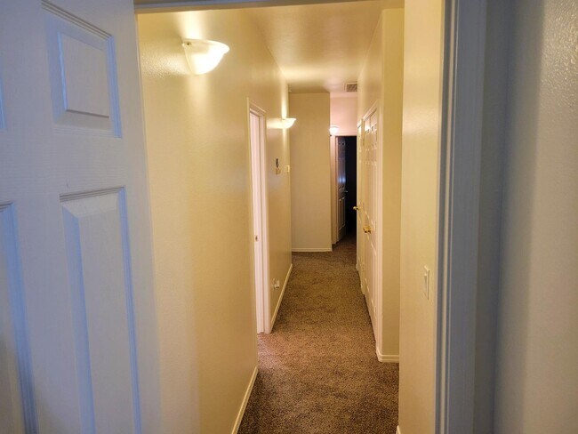 Building Photo - 2706 Gloria Ave