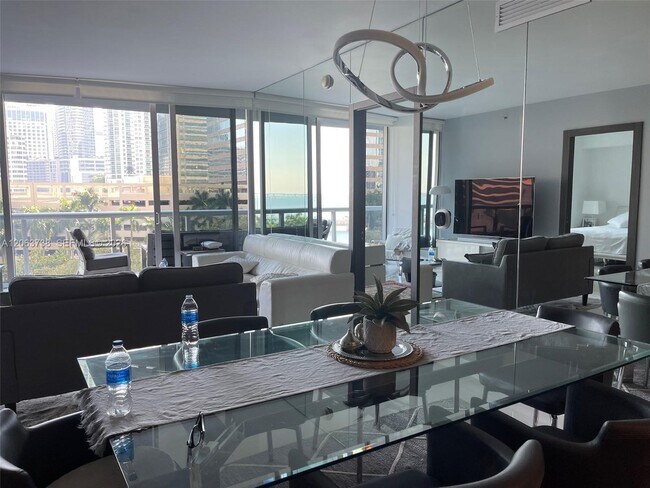 Building Photo - 495 Brickell Ave