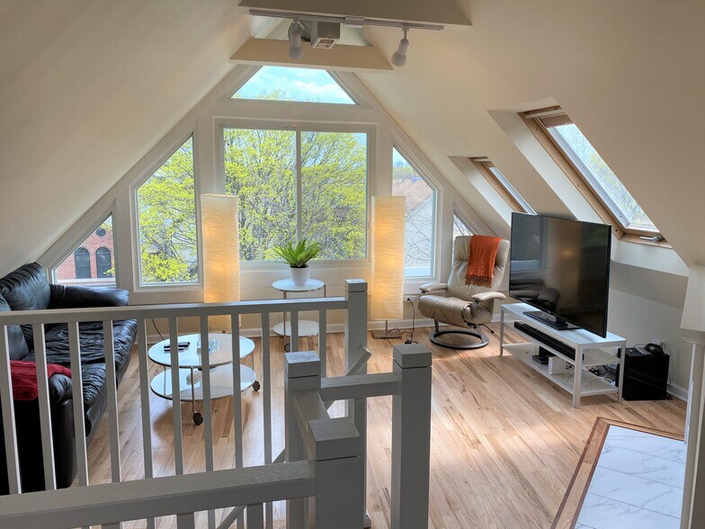 Building Photo - 3326 N Bell Ave