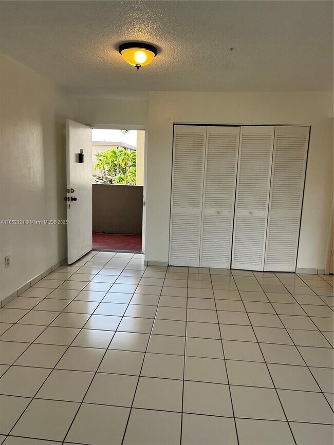 Building Photo - 802 NW 87th Ave