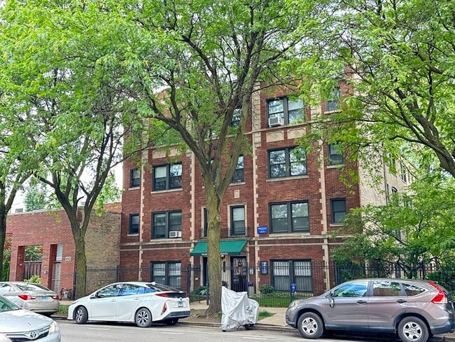 Building Photo - 4551 N Damen Ave