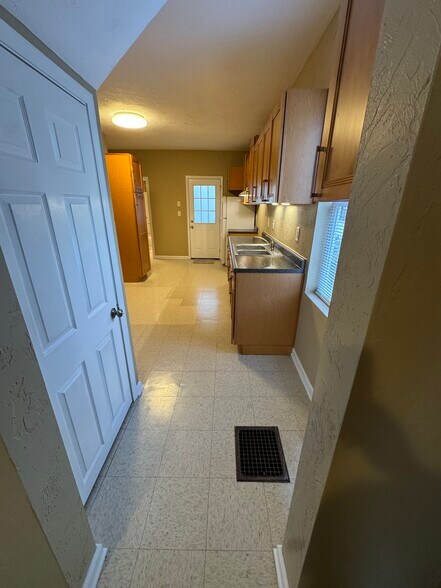 Building Photo - 114 W Berkeley St