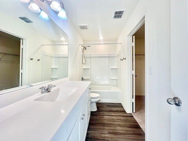 Building Photo - 14346 Elkhorn Crest