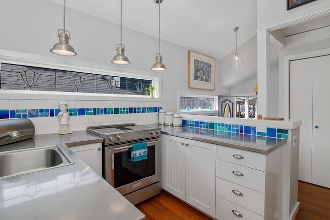 Building Photo - Portage Bay Floating Home