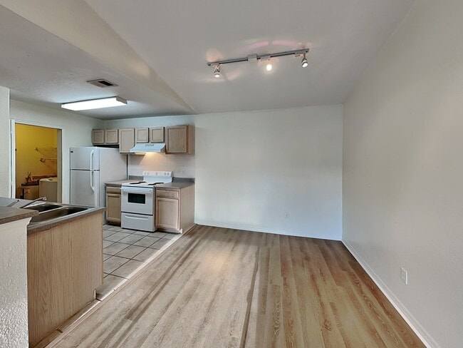 Building Photo - 7630 Pissarro Dr