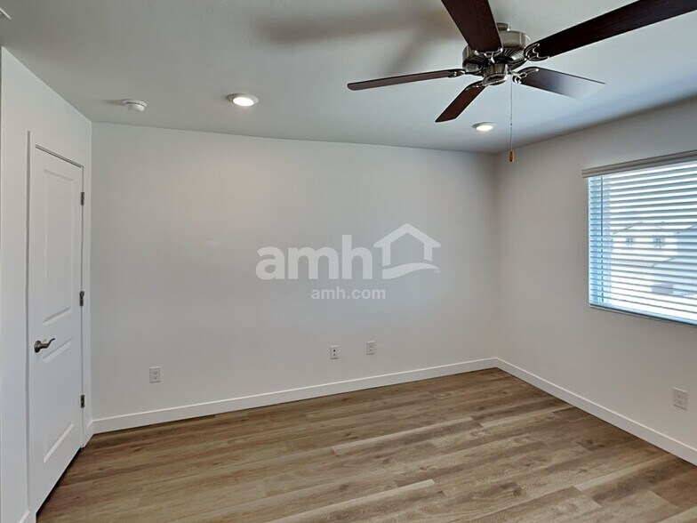 Building Photo - 9714 N Rancho Lozano