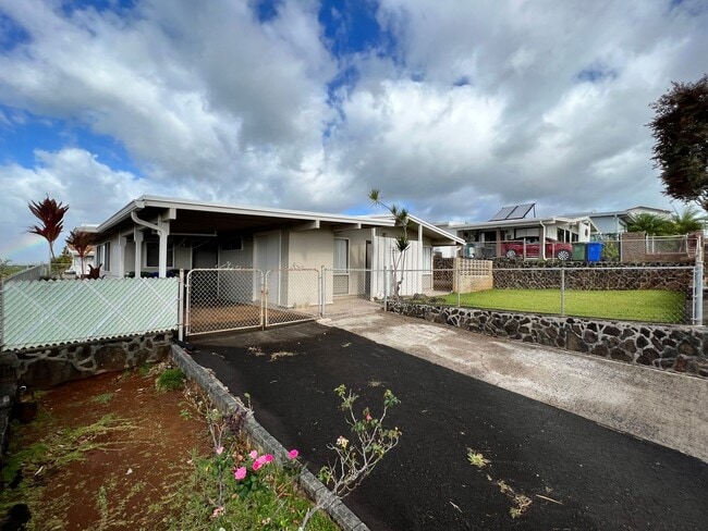 Primary Photo - 3 Bed 1.5 Bath in the Beautiful Palisades