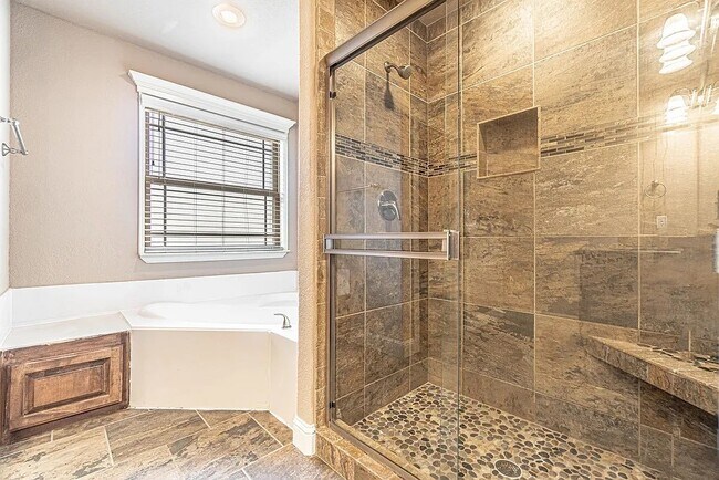 Building Photo - 3104 SW Featherston Rd