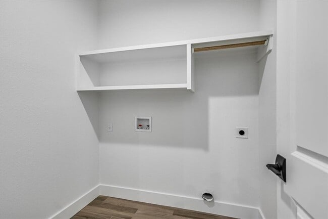 Building Photo - 122 Shady Bluff Dr