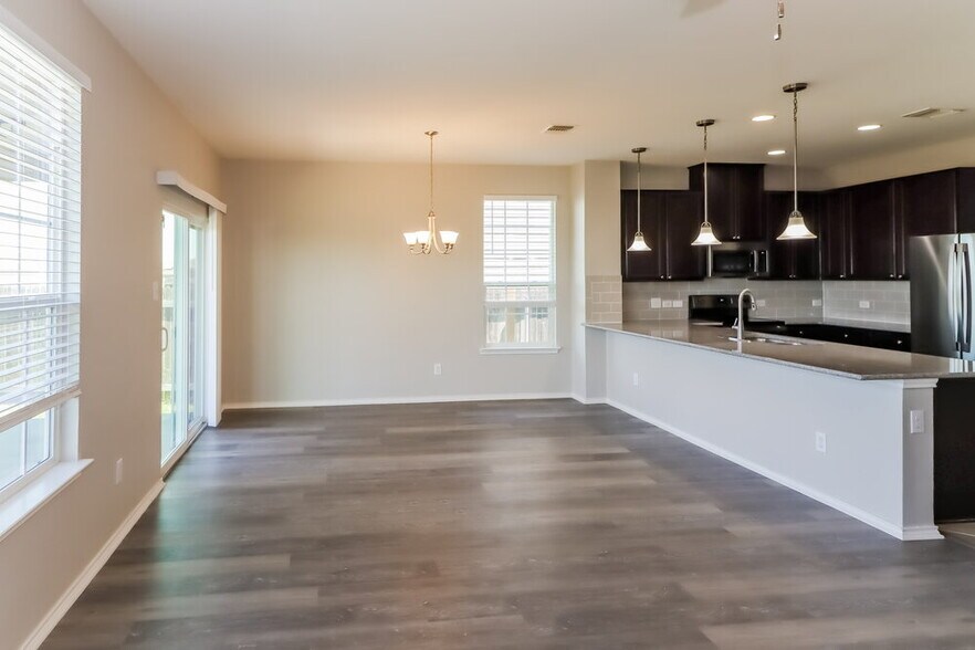 Building Photo - 124 Carrington St