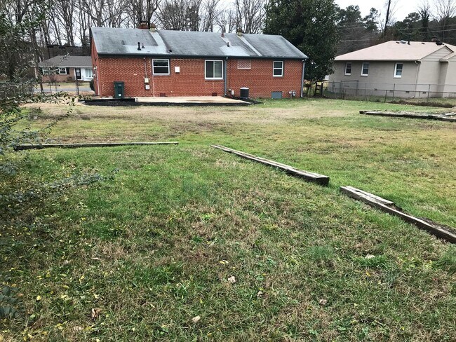 Building Photo - --  AVAILABLE IMMEDIATELY  -- 3 BR / 1 BA West End Home, Fenced in Backyard. Available Immediately!