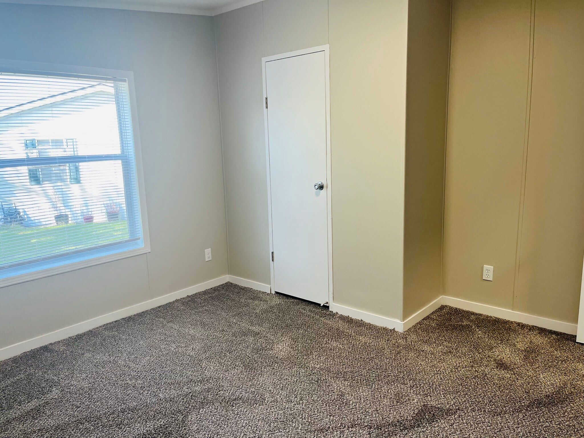 Building Photo - 9363 Little Spruce Ct