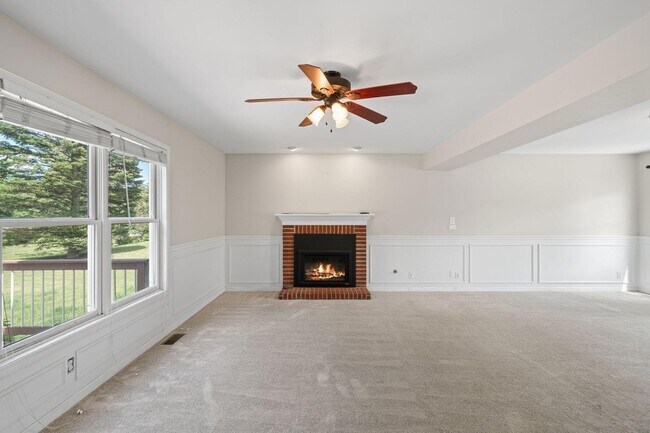 Building Photo - 406 Lakewood Dr