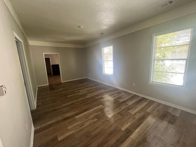 Building Photo - 1812 S Martin St