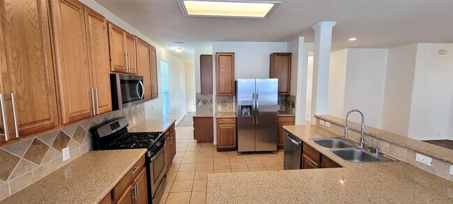 Building Photo - 8801 Sun Haven Ln