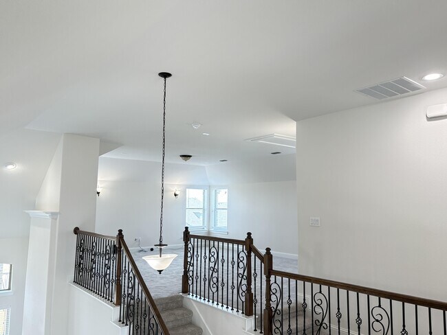 Building Photo - 7952 Ashwood Ln