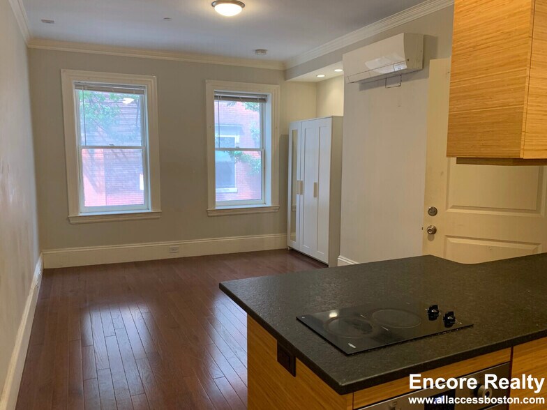 Building Photo - 98 Myrtle St