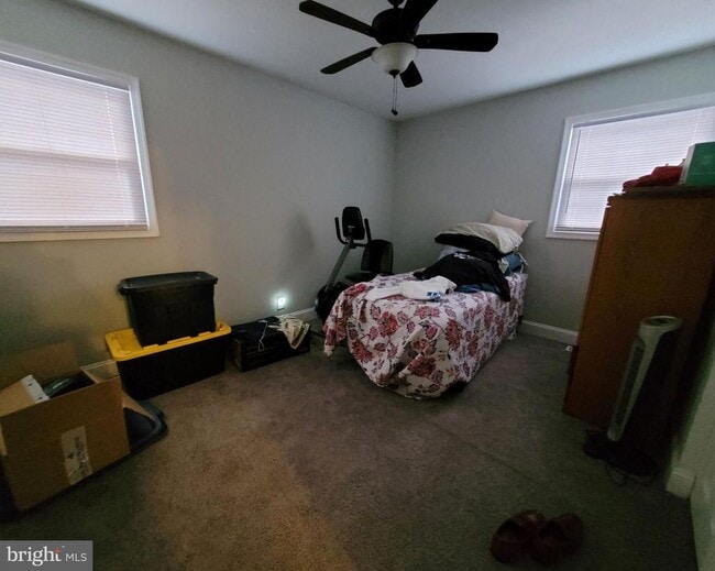 Building Photo - 302 Iris Rd