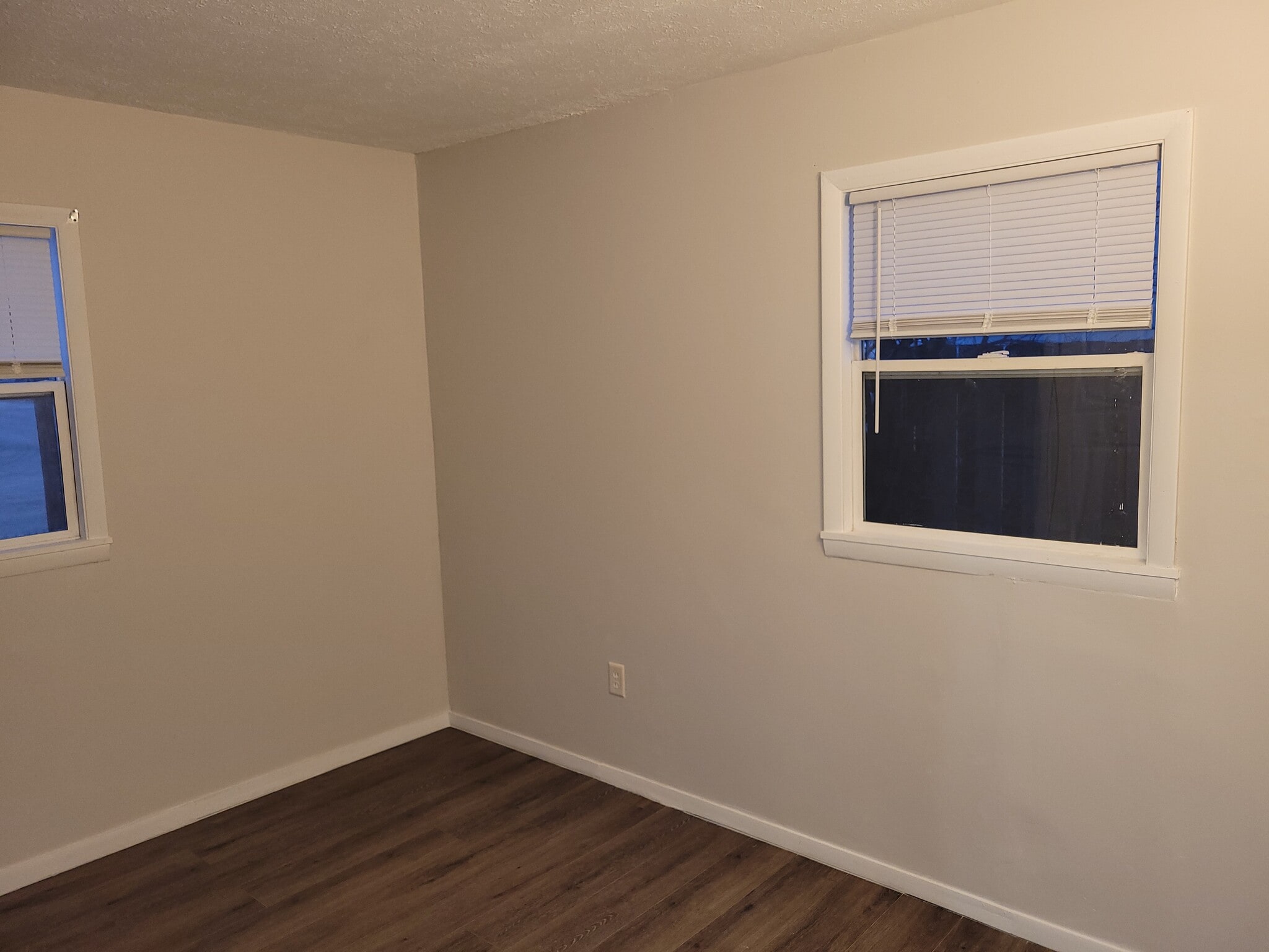 Building Photo - 90 Marchmont Dr