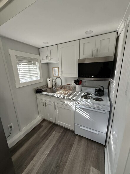 Building Photo - 4 Auburn Ave Ext