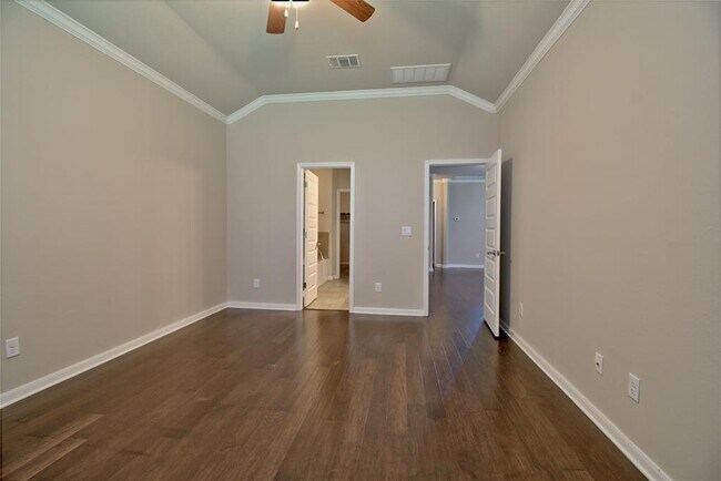 Building Photo - 504 Hummingbird Ln