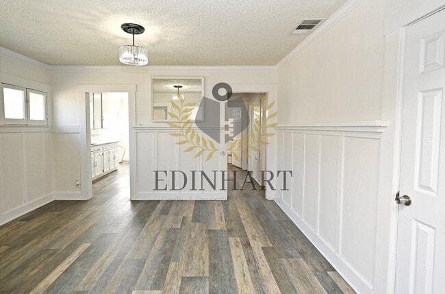 Building Photo - 630 E Dudley Ave