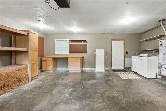 Building Photo - Charming Single-Level 3-Bedroom Home for R...
