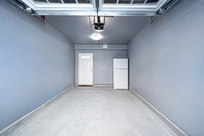 Building Photo - 247 Silver Timber Dr