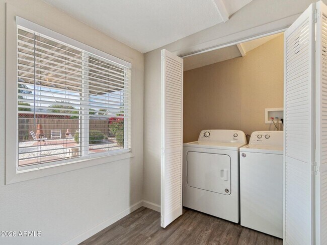 Building Photo - 12020 N Hacienda Dr