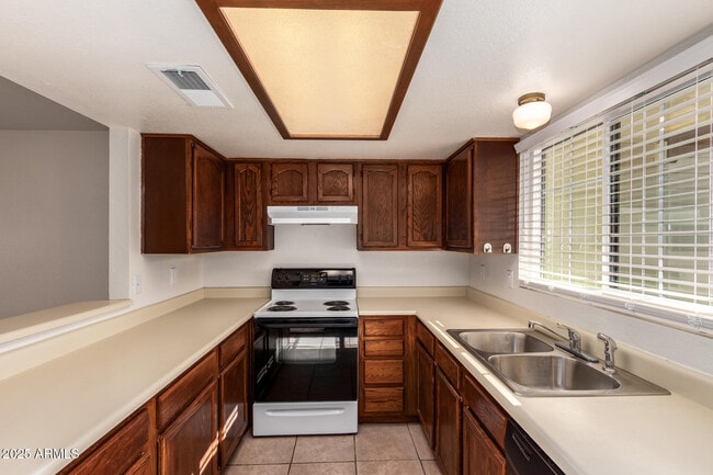 Building Photo - 6606 W Jamaica Dr