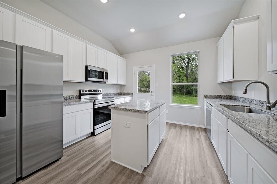 Kitchen - 16502 Piper Ln