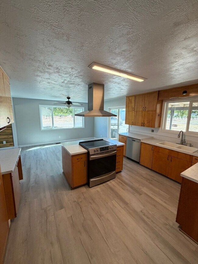 Building Photo - 27840 7 Mile Ln